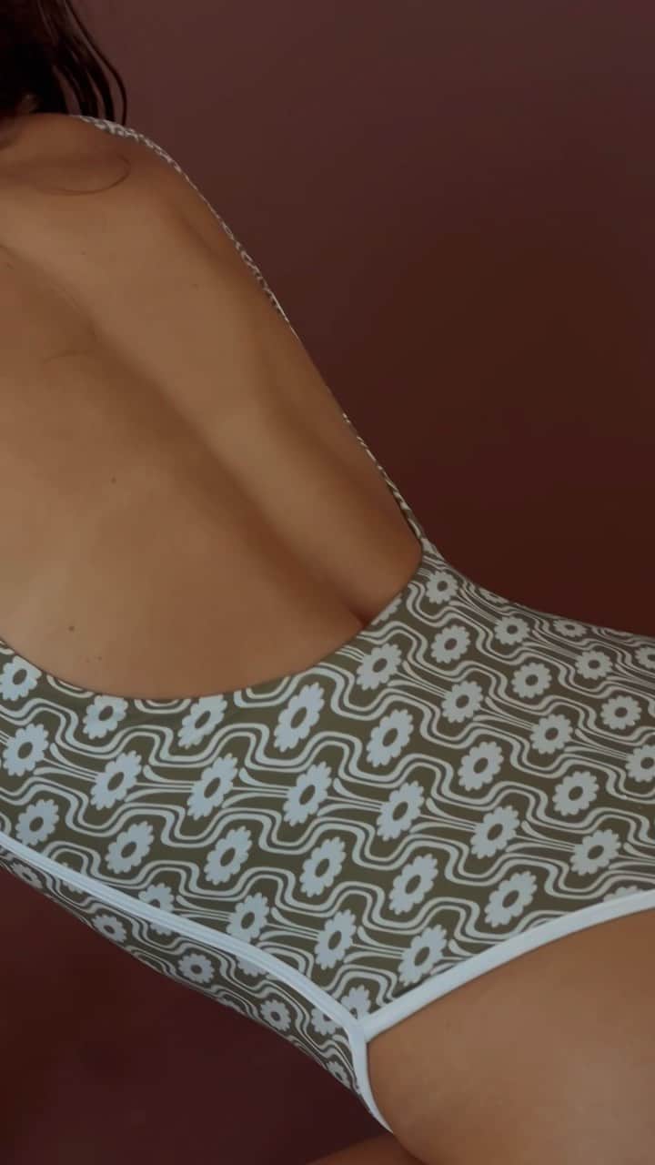 ACACIA SWIMWEARのインスタグラム：「The JOEY / a high-hipped full piece with a square neckline and a scooped back. Featuring contrast cream piping for a sporty-retro flare 〰️  Now ffered in new Fall ‘23 colors on ACACIA.CO + @acacia.flagship」