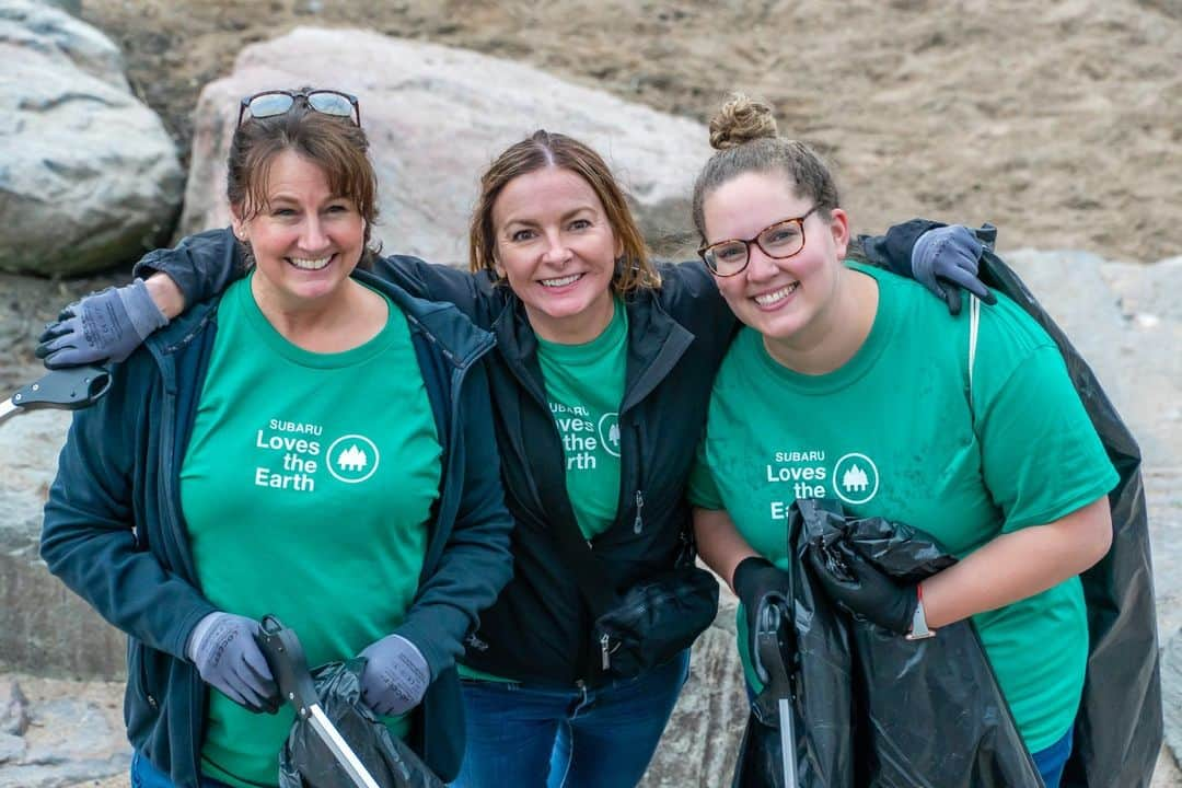 Subaru of Americaのインスタグラム：「Our partnership with Leave No Trace has helped educate 220 million people on the importance of protecting the environment, and this week we are working together to promote National Clean-up Week (September 9-16).   Sign the pledge to participate by clicking the link in our bio.   #SubaruLovesTheEarth #LeaveNoTrace」