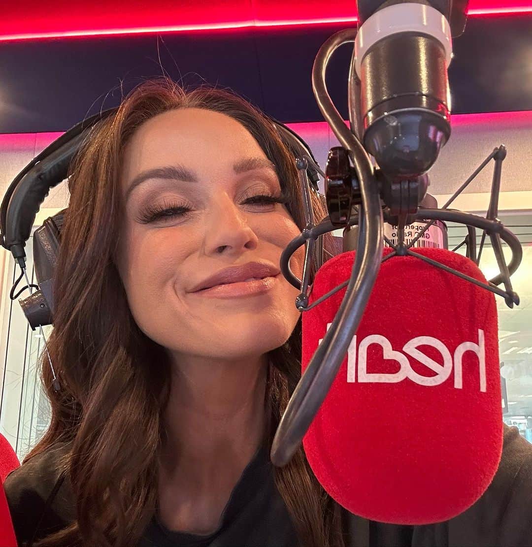 のインスタグラム：「Well it's official. I am a presenter for @thisisheart North East with the best cohost in the biz.. @adamlawrance ♥️🎙️Hope you all enjoyed tonight's show- I'll be back tomorrow from 4pm and every night after that forever and ever amen 🥹😍😂  Not to get too deep, but this moment is super poignant for me ♥️ Coming from the background I did- I have repeatedly been told I wouldn't amount to anything, that I needed to stay in my lane, that I would never be a presenter, that geordie shore was the best I'd ever get and I should be grateful.   But today, I started my full time job as a presenter for one of the biggest radio stations in the country.. and it's taking a lot for me not to cry I'm so humbled and happy 😂  I suppose what I'm trying to say, in a very convoluted way, is Thankyou to everyone who made it possible and believed in me.. But also, just don't give up. We're all capable of amazing things once we stop letting other people convince us we aren't.   So believe in yourself, know your worth and go out there and prove everyone wrong by getting the life you deserve 🥹♥️😂」