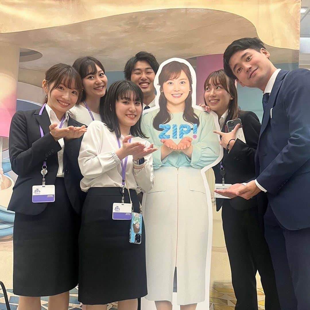 日テレ採用さんのインスタグラム写真 - (日テレ採用Instagram)「ㅤㅤㅤㅤㅤㅤㅤㅤㅤㅤㅤㅤㅤ 2023年度【新入社員の声vol.17】 制作・報道部門  採用試験やESでは、「いかに印象を残すか」ということを常に心掛けていました。優秀な人たちが集まるはずなので埋もれたくない！と思い毎回の選考で人と違うことをやって差別化を試みていました。ですがこれは反省点でもあります。私は自分に自信が無かったので、日テレはどういう人を求めているのか？を考え、「日テレが理想としているであろう就活生」を頑張って演じていました。印象に残りたいので無理して目立ってみたりもしてみましたが、今思うともっと素で挑んで良かったなと感じます。思っているよりも何倍も個性を受け入れてくれますし、取り繕う必要はないと思います。「こういう人じゃなきゃいけない」という正解はきっと無いので、ありのままで挑むと良いと思います。  さらに詳しい記事は採用HP「新入社員の声」にて公開中✨  @ntv_jinji  #日本テレビ #日テレ #テレビ局 #就活 #採用  #制作 #クリエイター #報道 #記者 #新入社員の声」9月11日 18時49分 - ntv_jinji