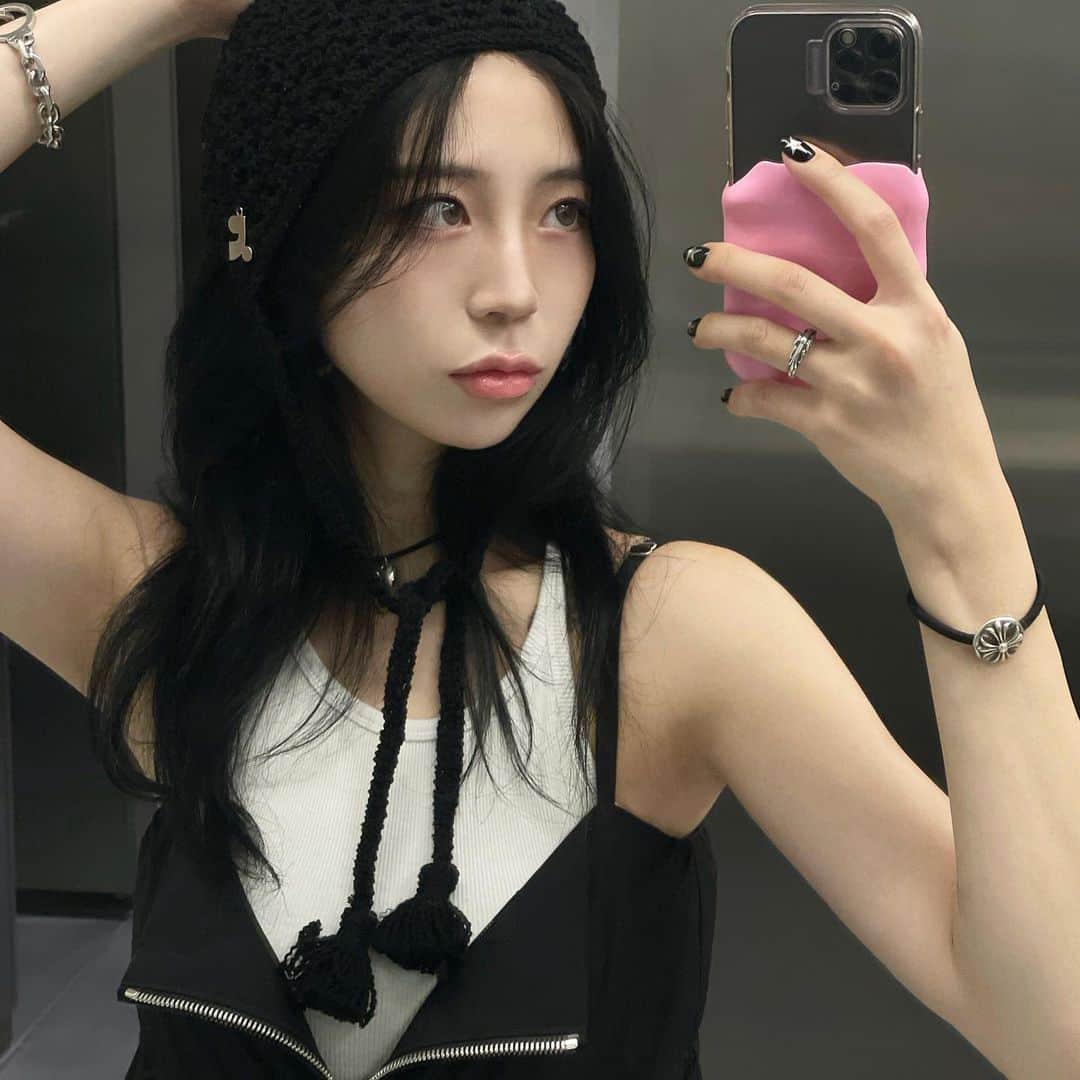 原涼香のインスタグラム：「🖤🪽 ㅤㅤㅤㅤㅤㅤㅤㅤㅤㅤㅤㅤㅤ ㅤㅤㅤㅤㅤㅤㅤㅤㅤㅤㅤㅤㅤ ㅤㅤㅤㅤㅤㅤㅤㅤㅤㅤㅤㅤㅤ 最近のカラコンは @chuulens_japan ✿॰ॱ Lily Daze / sun gray (՞ .ˬ.՞)🩶 ㅤㅤㅤㅤㅤㅤㅤㅤㅤㅤㅤㅤㅤ」