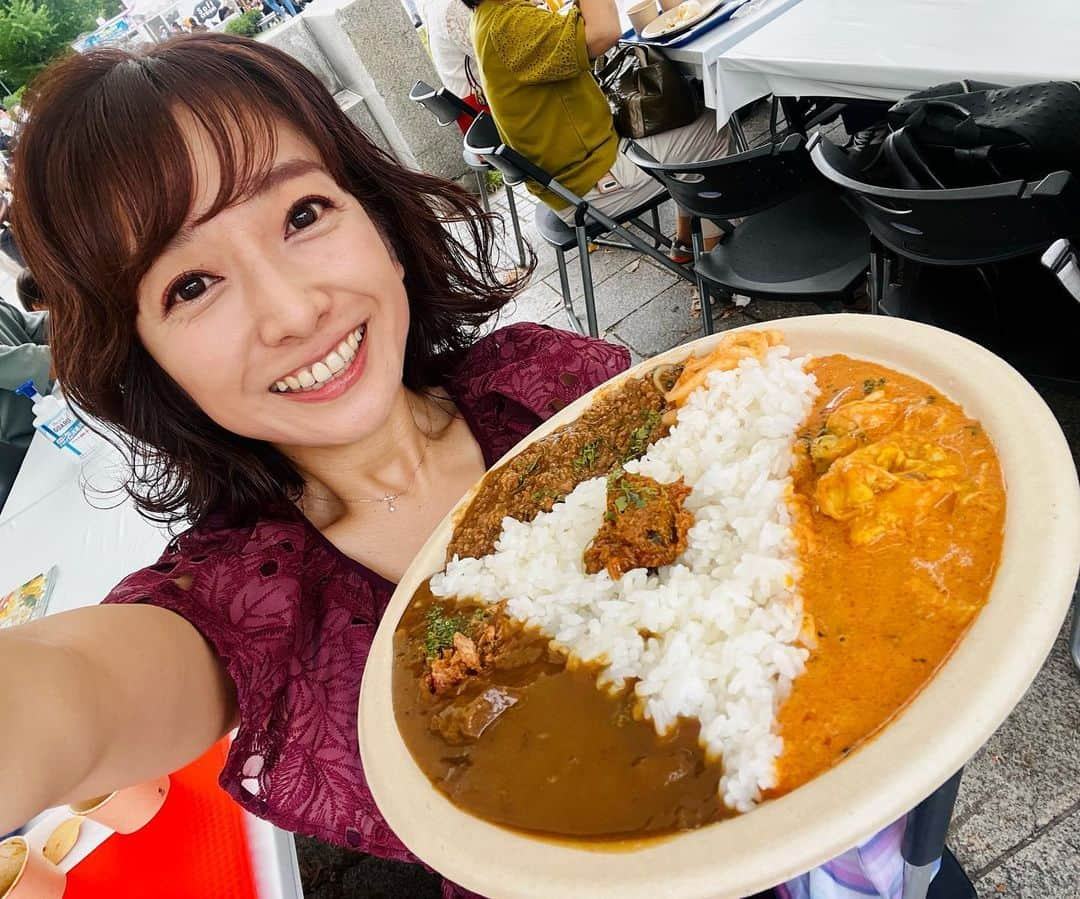 佐藤彩のインスタグラム：「スパイスカレー堪能🍛  合いがけできるのが イベントならではで良いですね☺️  楽しいランチタイムでした🙌  #スパイスカレー好き #カレー好き #カレー #スパイスカレー #札幌カレー #札幌スパイスカレー #カリーキングダム2023 #大通公園 #オータムフェスト #今週またどっで行こっと #見かけたら声かけてください」