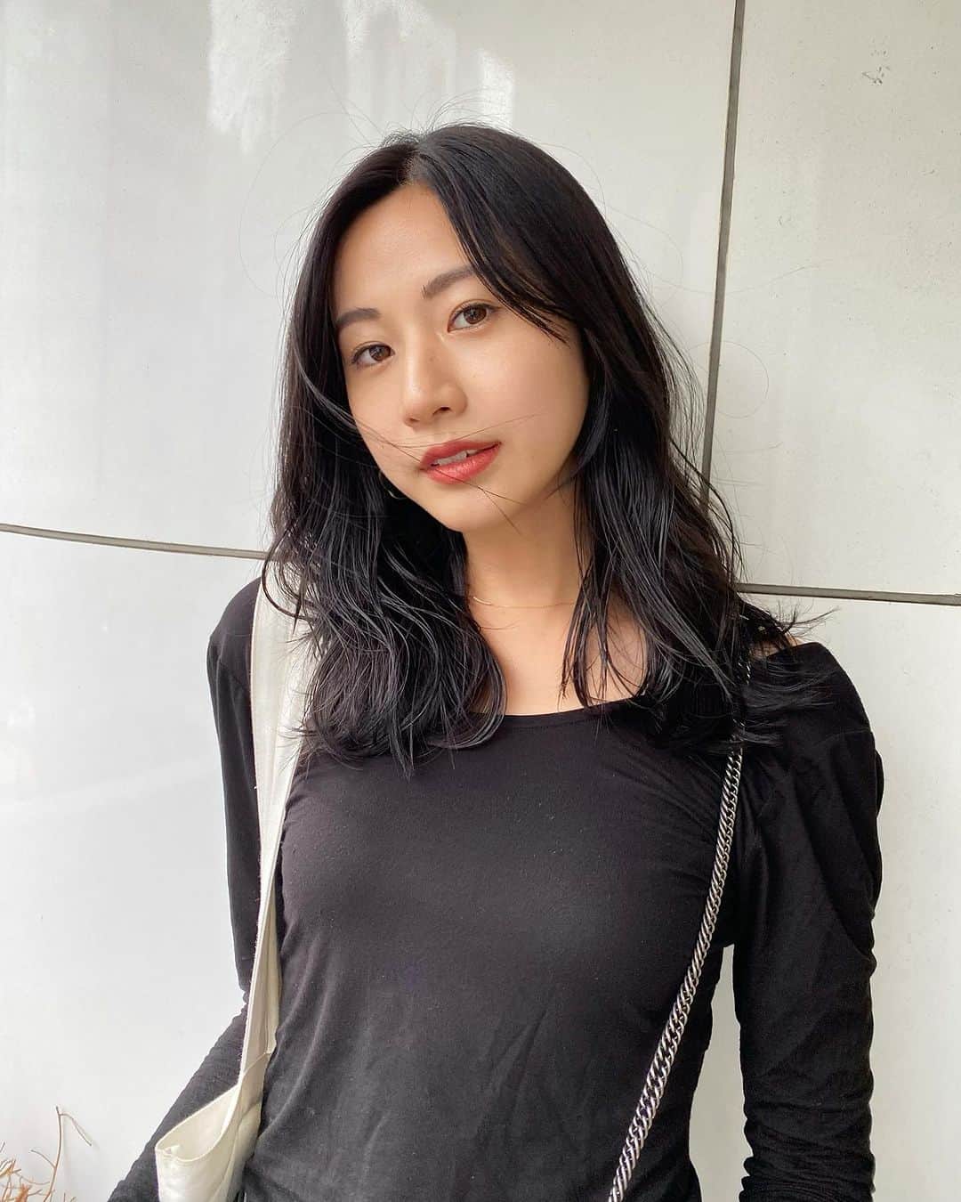 大伴理奈の画像 大伴理奈さんのインスタグラム写真 - (大伴理奈Instagram)「_ 久しぶりに黒髪に❤︎ 今回は @morikawa_george  さんにお願いしました☺︎ 雰囲気変わって友達には最初びっくりされる😂 @morikawa_george ありがとうございました☺️」9月11日  18時46分 - rina_otomo