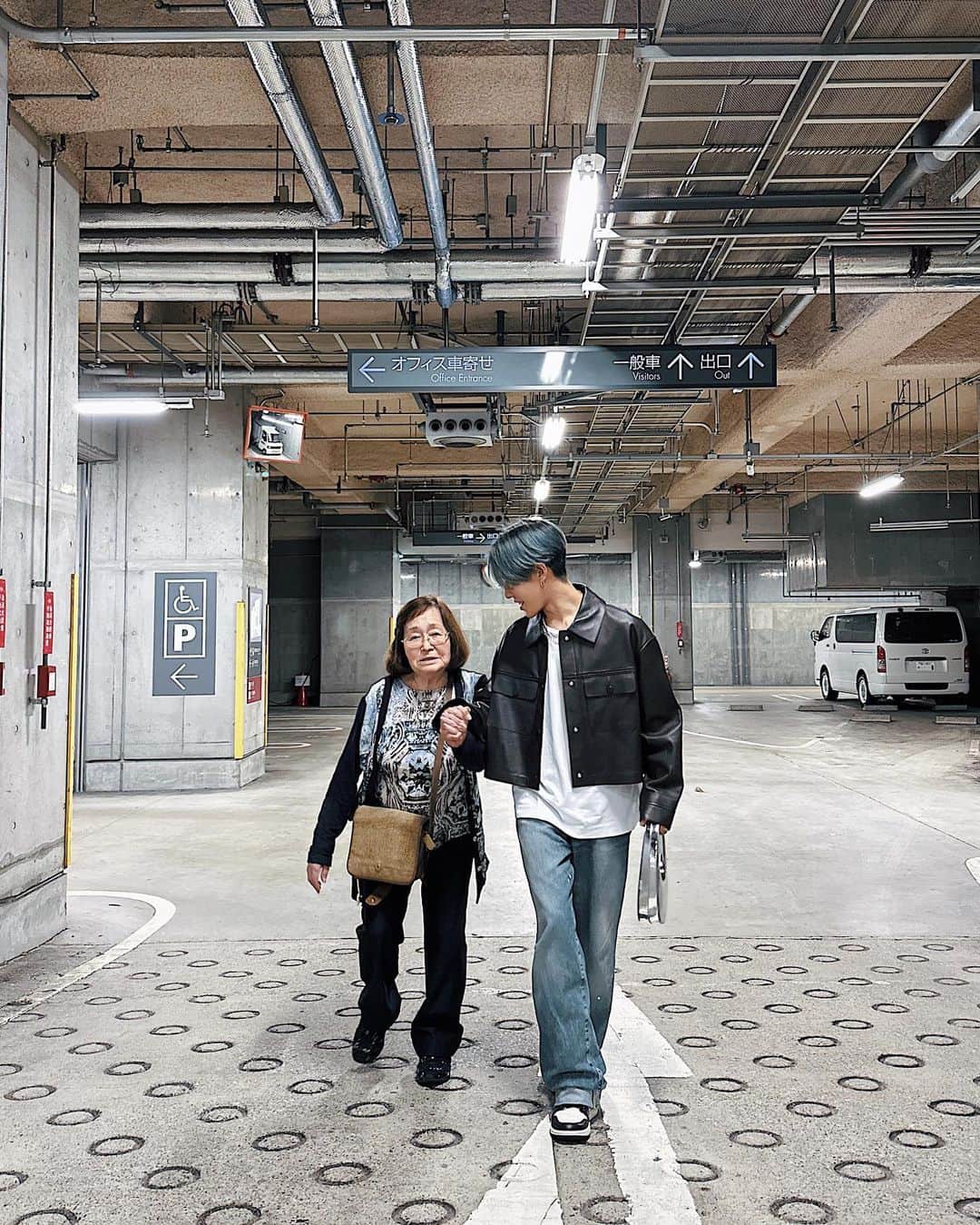 SHOUTAのインスタグラム：「いつまでも、その無垢な笑顔で幸せを振り撒き続けてね。明るく、優しく、楽しい大好きな祖母。」