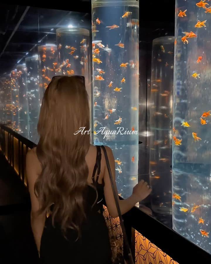 染谷リアナのインスタグラム：「ずっと行ってみたかったアートアクアリウム🐠💜  めっちゃ綺麗で感動だった🫶🏻   #アートアクアリウム」