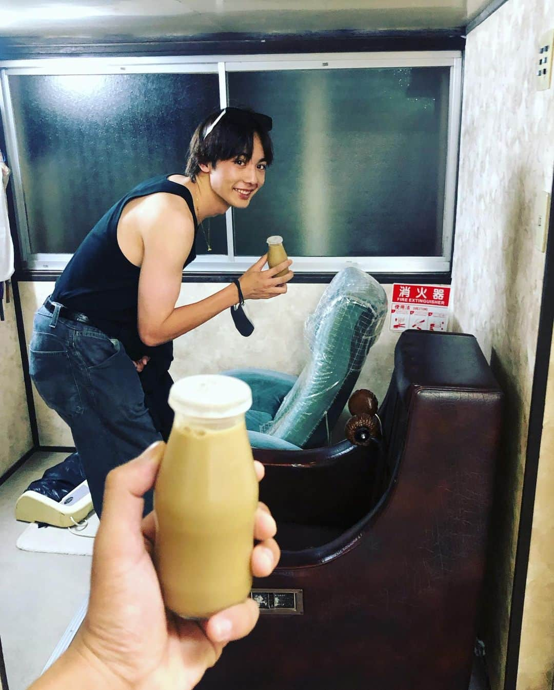 熊木陸斗さんのインスタグラム写真 - (熊木陸斗Instagram)「ヤスと京都の銭湯！ そしてサウナ後のコーヒー牛乳！  風呂の温度もシャワーも東京より熱めな気がした🤔笑 慣れるまでに時間掛かったけど最高だった〜♨️  @yasunari_fujibayashi   #京都 #銭湯 #サウナ」9月11日 19時00分 - rikuto_kumaki