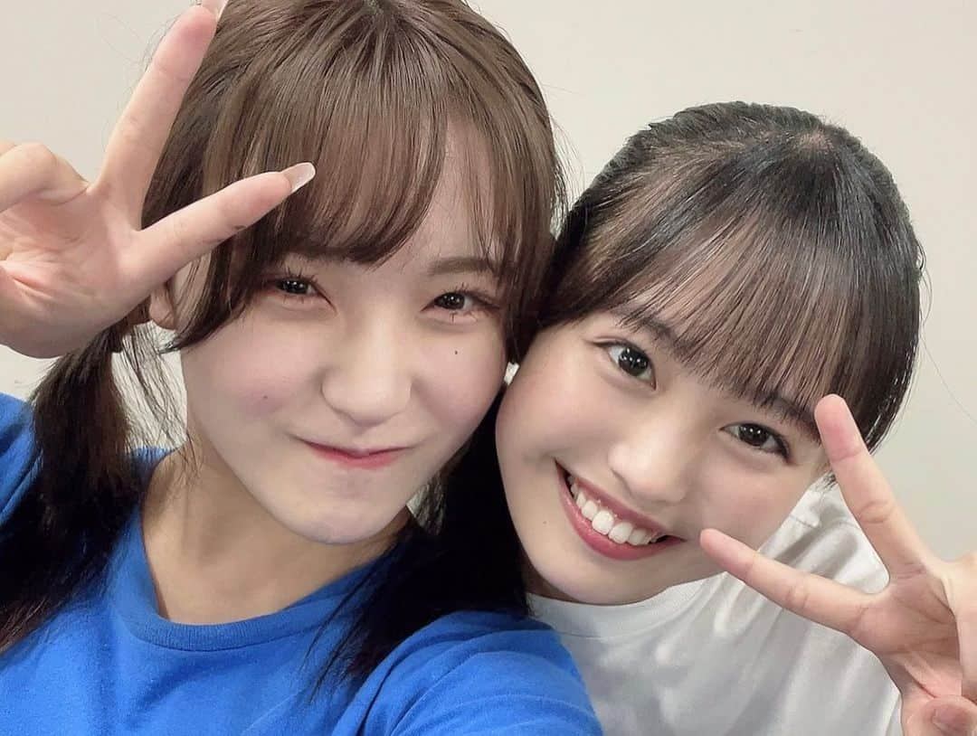 清野桃々姫のインスタグラム：「ᜊ  後輩のみんな🤭  後藤花ちゃん🩵 2日間すれ違う度にわぁ〜☺️きよのさん〜☺️ていってくれて嬉しかった♡名前の通り、歩くところに花びらが舞ってるような子でした🌼.* 　 下井谷幸穂ちゃん🩷 本当にわくわくするパフォーマンスをするこですよね、、、🥺とってもちゃーみんぐな女の子💭もっといっぱいお話ししたいなあ〜  川嶋美楓ちゃん❤️ みっぷる目が合う度にお話してくれてうれしい🥺🥺🥺全員曲の立ち位置がちかくてうれしかった🤭かわいい、、、やさしい、、、、 人懐こいばぶたんだぁ、、、  八木栞🧡 なんか！やぎしおりってやぎしおりってよびたくなる笑笑笑 楽屋で遠目の横にいて、ちらちら目が合っては笑ってくれて、私がなんか言っても笑ってくれてほんっとやさしいの！！！ﾔｷﾞｼｵﾘｯ ヤギ飯またお願いします🙏  　 @angerme_official @juice_juice_official @tsubakifactory_official  #後藤花 #下井谷幸穂 #川島美楓 #八木栞  #ももひめもりー #清野桃々姫  #momohime  #โมะโมะฮิเมะ #PrincesaDurazno #Japan #ญี่ปุ่น  #น่ารัก #beyooooonds #helloproject」