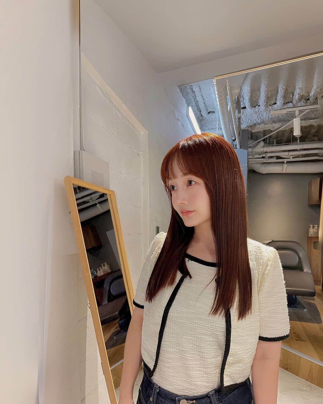 大田くるみのインスタグラム：「最近の近況🍨  ①②③ ずっとオリーブで染めてた髪を オレンジにchange🍊  ④それに伴い、 新しく買った #laka のリップ205番 THE！イエベ春の色  ⑤息子4歳になりました♡ まだまだ甘えっ子BOY 相変わらずブルーベリーが好き🫐  ⑥⑦誕プレにもらったウッディをぎゅっ 相棒が揃いました  ⑧9/15発売の #shuuemura アンリミテッドケアセラムインクリームファンデーション スキンケア成分たっぷりで 柔らかいつけ心地✨ 最近のベースメイクのお気に入り♡ . . . #コスメ購入品 #ロングヘア #男の子ママ」