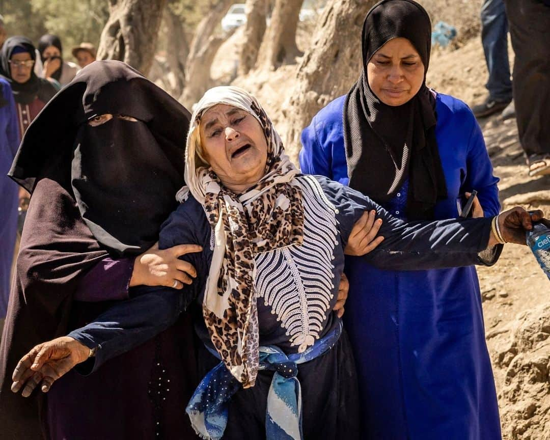 AFP通信さんのインスタグラム写真 - (AFP通信Instagram)「Morocco rescuers scour rubble for survivors after quake kills 2,100⁣ ⁣ Rescuers face a growing race against time to dig any survivors from the rubble of devastated villages in Morocco's Atlas mountains, three days after the country's strongest-ever earthquake⁣ ⁣ Friday's 6.8-magnitude quake struck 72 kilometres (45 miles) southwest of the tourist hub of Marrakesh, wiping out entire villages in the hills of the Atlas mountains. On Sunday an aftershock of magnitude 4.5 rattled the same region.⁣ ⁣ 📷 @fadelsenna⁣ 📷 @philippe_lopez⁣ #AFP」9月11日 19時04分 - afpphoto