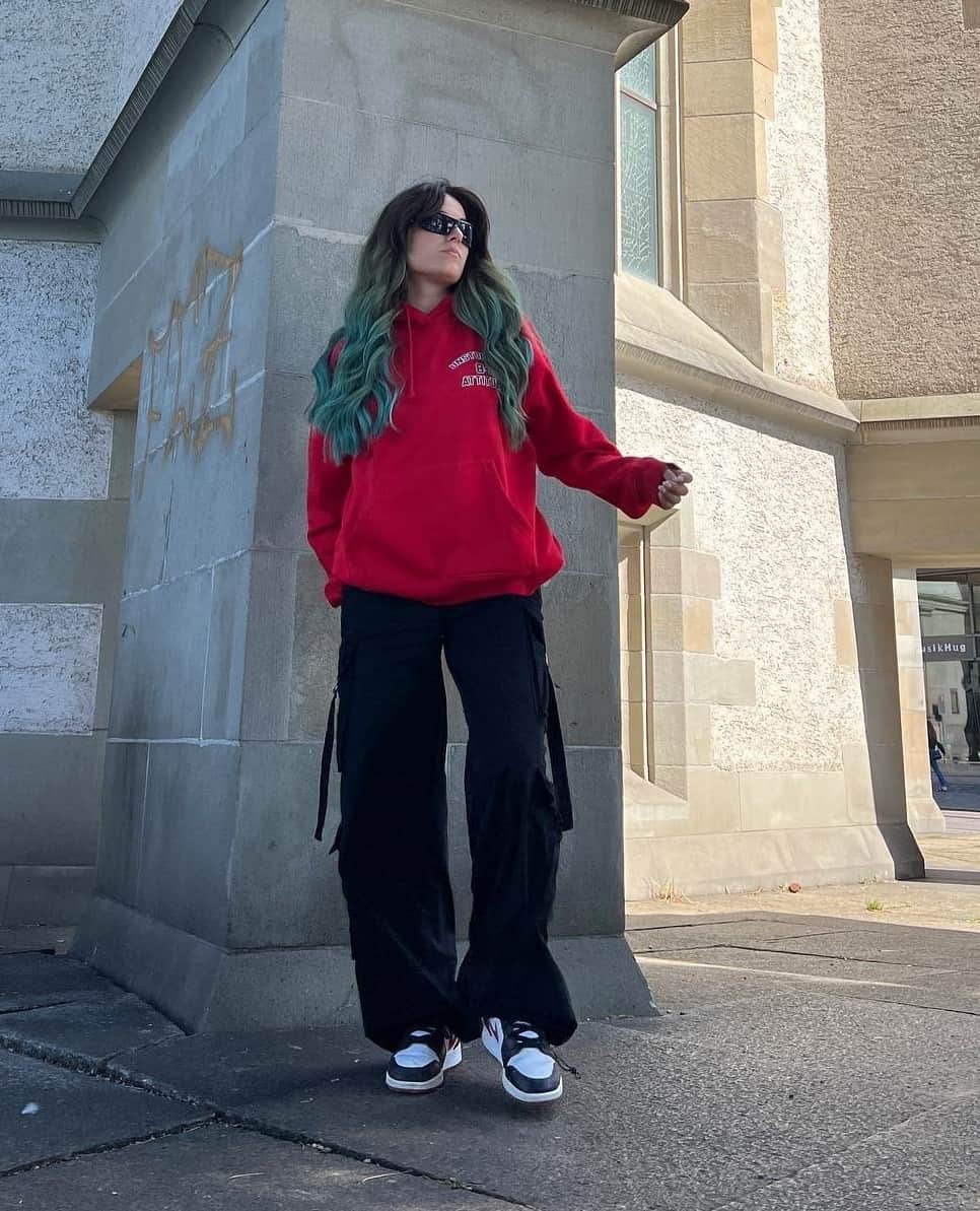 TALLY WEiJLさんのインスタグラム写真 - (TALLY WEiJLInstagram)「you'll find us in this hoodie all autumn long @rosynavy☁️⁠ ⁠ Hoodie🔎 638555⁠ Cargo trousers🔎 642387」9月11日 19時05分 - tally_weijl