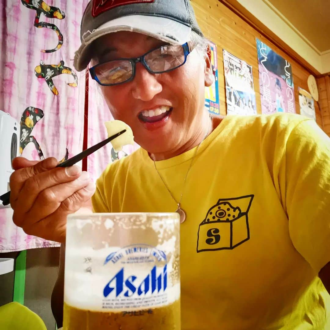 広部俊明さんのインスタグラム写真 - (広部俊明Instagram)「一日目の撮影終了、撮影隊は遠いところに泊まってるので、一人でいつもの居酒屋はるみちゃん。夜光貝のバター焼き絶品だ!」9月11日 19時15分 - toshiakihirobe