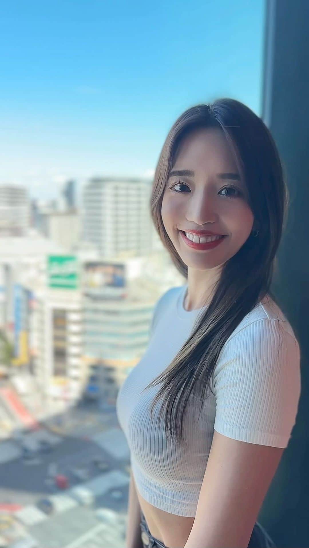 のインスタグラム：「えみりーチャンネル爆誕したよ🙋‍♀️🔥  みんなのくびれを作るために頑張るので、 チャンネル登録といいね👍を ぜひぜひ！よろしくお願いします😍 コメントももらえたら嬉しいっ🥺 書いてもらえたら、めちゃくちゃ励まされます🫶  こんなの見たいなっていうのも 気軽にコメントにくださいね📝😍  #くびれの近道  #くびれ専門トレーナー #くびれ作り  #お腹痩せ #砂時計ボディ #11時腹筋 #腹筋女子 #youtube」
