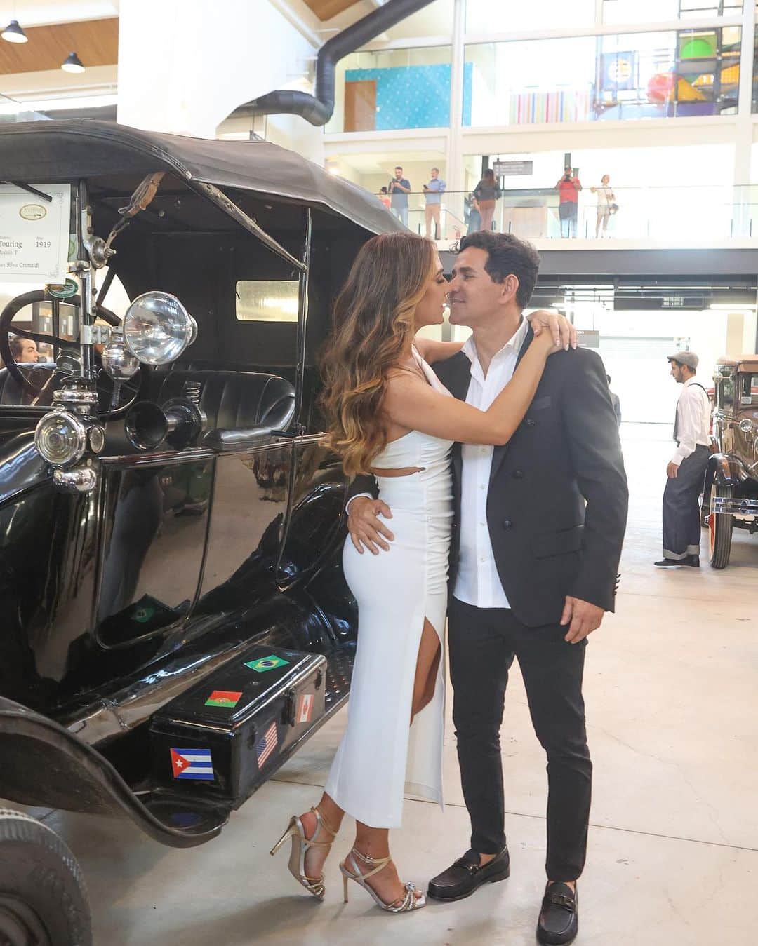Nicole Bahlsのインスタグラム：「Feliz aniversário meu amor , obrigada por tornar meus dias e minha vida mais feliz ,te desejo saúde , paz , muitos e muitos anos de vida . Que o seu dia seja tão especial quanto você é para mim. Te amo @marceloviana」