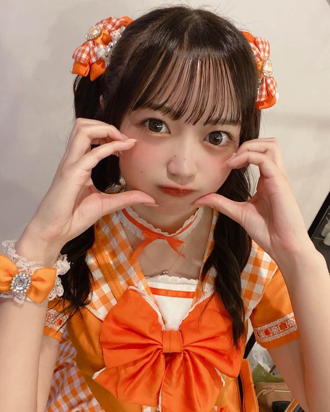のインスタグラム：「秒で君を虜にしたいっᐢ. ̫ .ᐢ ♡  ┈┈┈┈┈┈┈┈┈♡┈┈┈┈┈┈┈┈┈┈  公式 @puregi_official  ・ ・ #PureGi #ぷれっぢ  #MIYU  #アイドル #オレンジ担当 #アイドルガーリー #フレンチガーリー  #夏 #高校生 #JK #JKブランド #みゆまる #ブリーチなしカラー #ブリーチなし #暗髪カラー #暗髪  #アイドルヘア #ツインテール」
