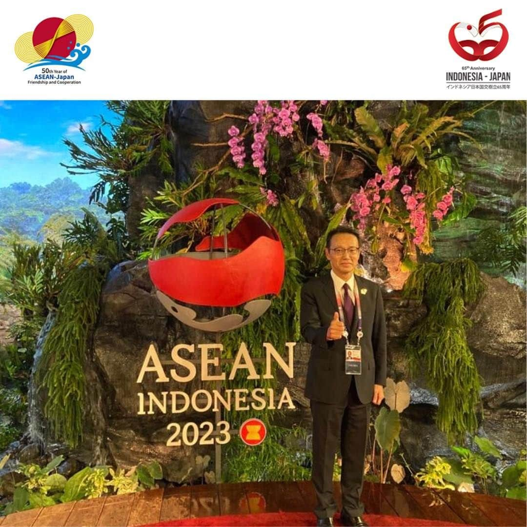 石井正文のインスタグラム：「Rangkaian Konferensi Tingkat Tinggi (KTT) ASEAN ke-43 telah selesai dengan sukses. Saya ingin menyampaikan terima kasih kepada seluruh pihak Indonesia yang telah terlibat dalam event besar ini. Selamat atas kesuksesan KTT ASEAN ke-43!  ASEAN関連首脳会議が成功裡に終了しました。インドネシアの皆さん、ありがとうございました。そして、おめでとうございます。  #50aseanjapan #65japanindonesia #65indonesiajepang #ASEAN2023 #ASEANSummit #dubeskanasugi #jepangindonesia」