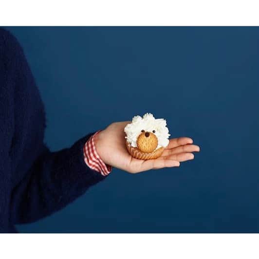 のインスタグラム：「.  〜〜〜〜〜〜〜〜〜〜〜〜   CHILDWOMAN  2023 autumn winter collection ハロー,ROYALなわたし  ひと息つけるような家族の小話とともに 秋冬のお洋服をご紹介。  @ambidex_storeにて 特集ページを公開してます！  〜〜〜〜〜〜〜〜〜〜〜〜 . . . #dotandstripes #childwoman #myfav #ambidex#2023awcollection」