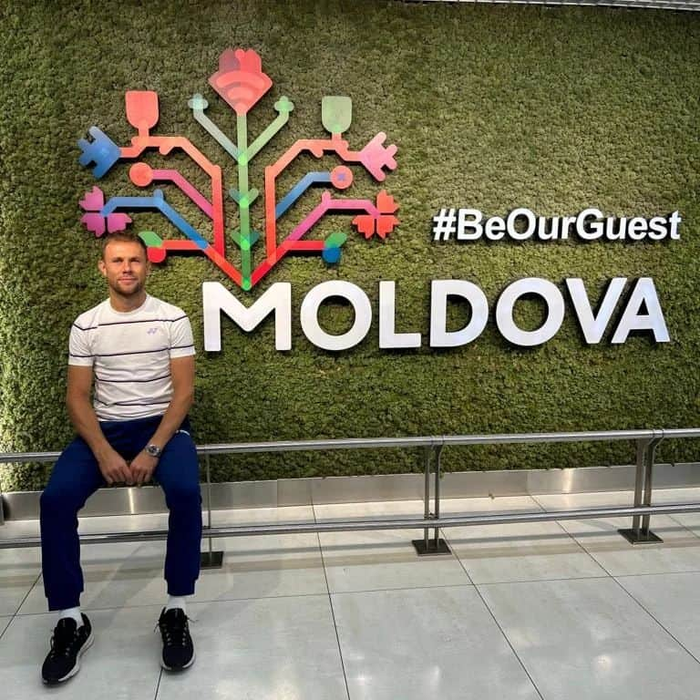 ラドゥ・アルボットさんのインスタグラム写真 - (ラドゥ・アルボットInstagram)「Moldova mea -  My small but very beautiful country. I was wondering these days how many of my foreign friends or fans have ever visited Moldova 🤔 Let me tell you that autumn can be a beautiful time to do it as it's the grape harvest season, so you can experience Moldova's rich winemaking tradition and also attend various wine festivals and tastings. @castelmimiwinery #beourguest」9月11日 19時24分 - radu.albot11