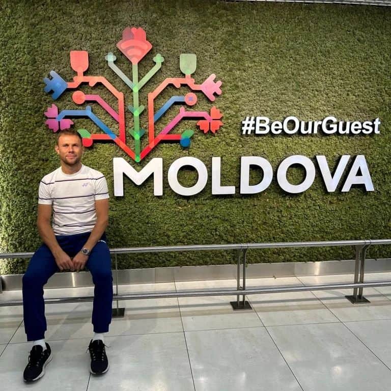 ラドゥ・アルボットのインスタグラム：「Moldova mea -  My small but very beautiful country. I was wondering these days how many of my foreign friends or fans have ever visited Moldova 🤔 Let me tell you that autumn can be a beautiful time to do it as it's the grape harvest season, so you can experience Moldova's rich winemaking tradition and also attend various wine festivals and tastings. @castelmimiwinery #beourguest」