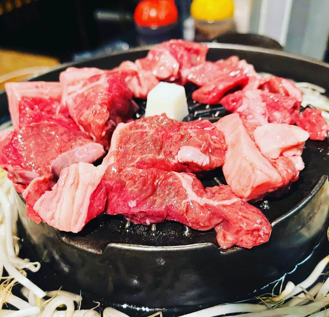 水谷さるころのインスタグラム：「お父さんのお誕生日🎂祝いを🎉しました。おめでとう🎈」