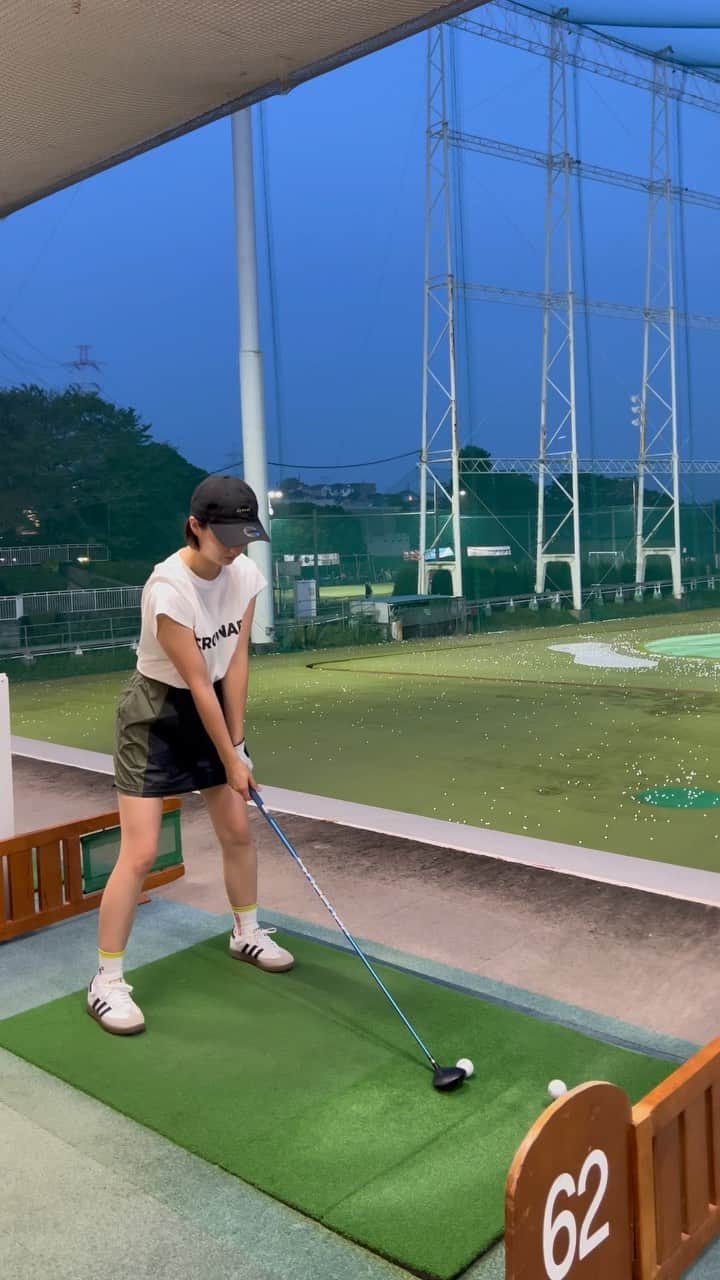 西野沙瑛のインスタグラム：「ラウンド前日の練習⛳️ やっぱり練習すると自信がつく☺️🔥  キャップ / @eyevol_official @newera_golf  Tシャツ / @crownafairjp  スカート / @niketokyo  ソックス / @unbind.style  シューズ / @adidasgolf   #ゴルフ女子 #ゴルフ男子 #ゴルフコーデ #スポーツ女子  #ゴルフウェア #スポーツ #golf #골프 #골프스타그램 #골프장 #라운드 #골프스윙 #골프사랑 #골프레슨 #아이언샷 #스크린골프  #golfstagram #golfswing #girlsgolf #golfer #ママゴルファー」