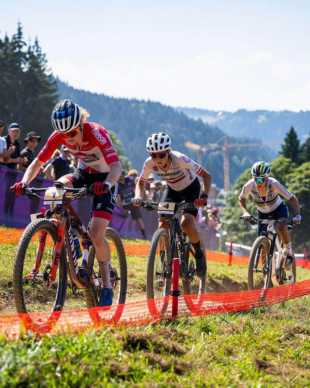 Shimanoさんのインスタグラム写真 - (ShimanoInstagram)「The heat got turned up to the max at the @uci_mtbworldseries XCO in Les Gets last weekend! @mona.mitterwallner continued her winning streak with great style, with @puckpieterse earning a close second place. Riding in front of a home crowd, @paulineferrandprevot put in a monumental effort to secure her third position.  A brilliant display of technical prowess and high-class performance, backed up by precision componentry.  #ShimanoMTB #MakeYourMark 📸 @kikeabelleiraphoto」9月11日 19時44分 - rideshimano