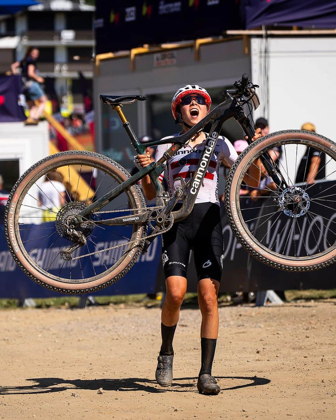 Shimanoのインスタグラム：「The heat got turned up to the max at the @uci_mtbworldseries XCO in Les Gets last weekend! @mona.mitterwallner continued her winning streak with great style, with @puckpieterse earning a close second place. Riding in front of a home crowd, @paulineferrandprevot put in a monumental effort to secure her third position.  A brilliant display of technical prowess and high-class performance, backed up by precision componentry.  #ShimanoMTB #MakeYourMark 📸 @kikeabelleiraphoto」