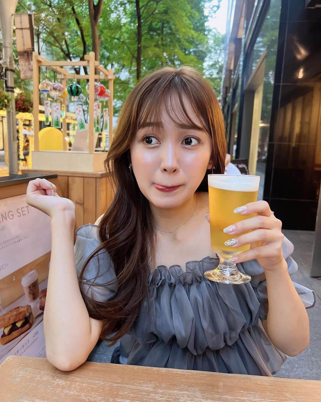 三田萌日香のインスタグラム：「. . . 今年の夏は暑すぎてビールたくさん飲んだ！！ . . . . . . . . . . #クラフトビール #ビール #ビール女子 #🍺 #お酒好き女子 #japaneseidol #japanesegirl #idol #girl #アイドル #アイオケ #fff #fypシ #オフショル」