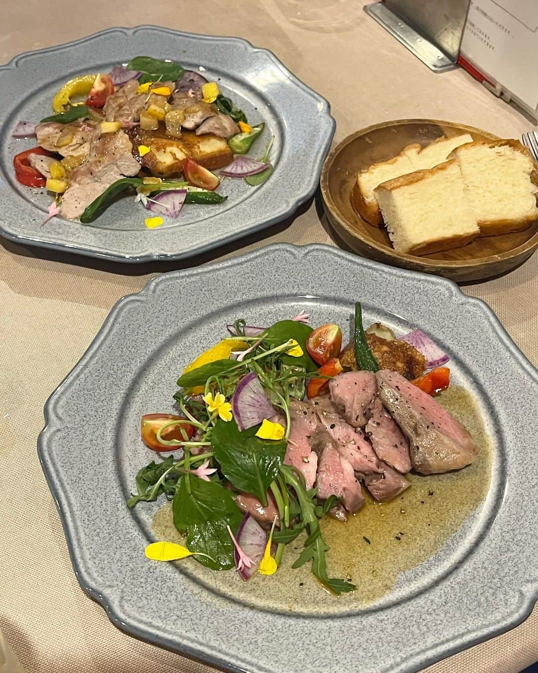 YOUKORINさんのインスタグラム写真 - (YOUKORINInstagram)「横浜でオシャレランチ🍽 @navigante_15   イタリアンランチ🇮🇹 本日のスープ 前菜盛り合わせ 子羊肩ロースのロースト  スパゲッティポモドーロ ドルチェ のお得すぎるランチ💕  メインのお肉はもちろん、 スパゲッティもちょうど良い量で 食べられて色々食べたい人に オススメすぎるっ！！  お店の雰囲気も大人っぽくて 素敵なランチを過ごせました💓  📍 神奈川県横浜市中区石川町1-25みつぼビル１階　左側　NAVIGANTE  PR @navigante_15 #navigante #ナビガンテ #石川町ランチ #石川町グルメ #横浜イタリアン #横浜ランチ#yokohama」9月11日 19時47分 - xxy0uc0riinxx