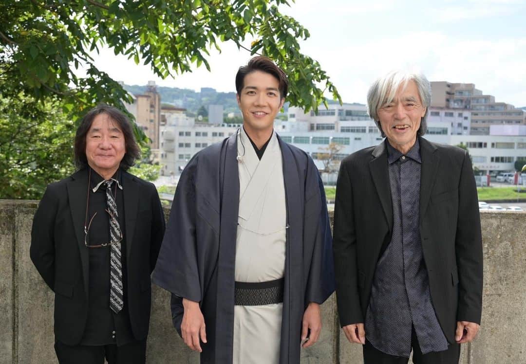 のインスタグラム：「演歌・歌謡曲ツアー 仙台公演🎤✨ 今日も最高に楽しい時間を過ごさせてもらいました、みんなに感謝😎👍 次回は来週、京都にいきますよー！✨  #全国ツアー #演歌歌謡曲ツアー #仙台 #トークネットホール仙台 #牛タン #みんなありがとう #handsmade #陽はまた昇る #中澤卓也」
