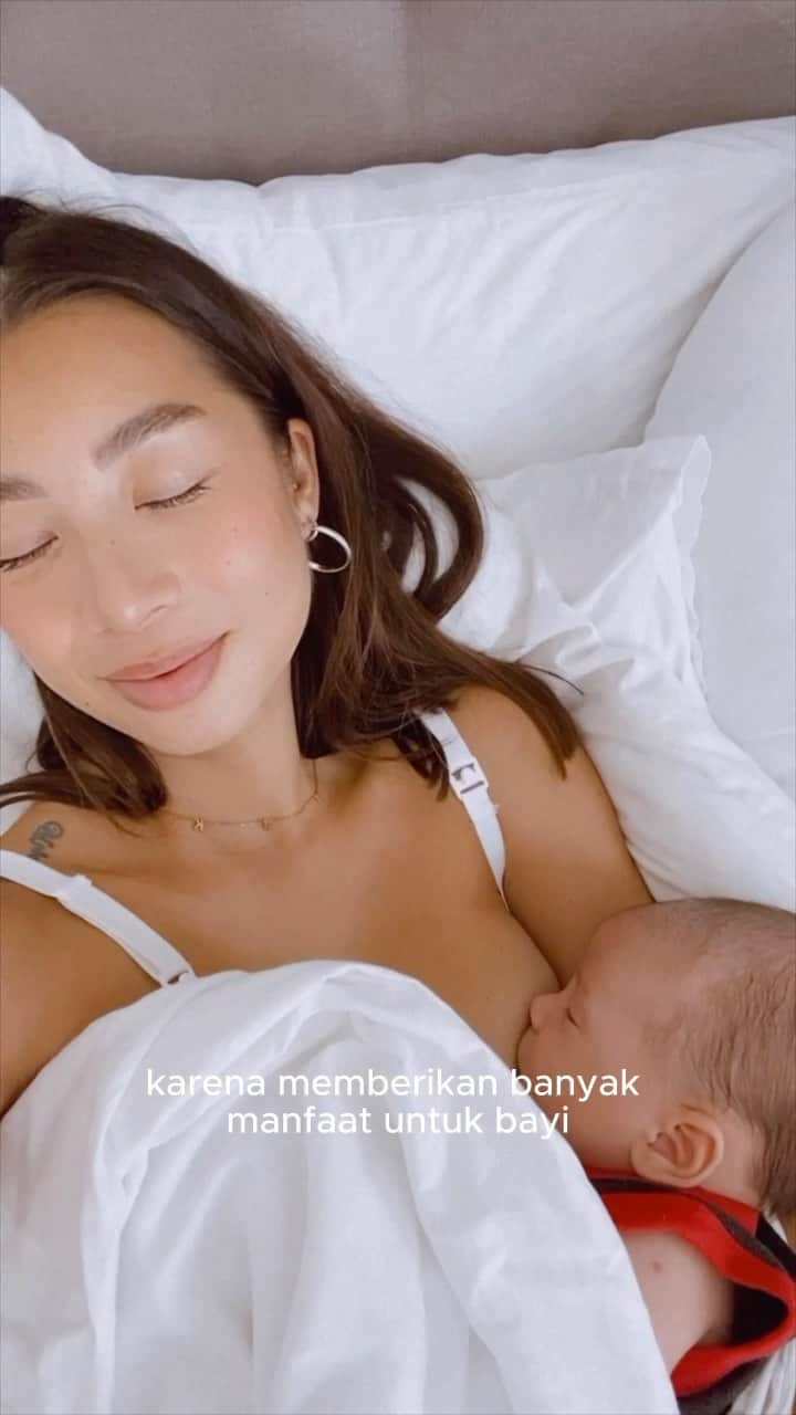 Jennifer Bachdimのインスタグラム：「Hey there, Mamas!  Hope you’re all having a great breastfeeding journey. Just wanted to share my tips on this topic with you. Would love to hear yours too.  Breastfeeding isn’t always a walk in the park (you’re not alone). Some days, it can be tiring and your little one just won’t stop wanting to breastfeed. On those days, take more deep breaths and try to take it one day at a time.  Believe in yourself and your body’s ability to provide all the nutrients your baby needs.  I’ve personally handpicked these amazing scientifically proven breastfeeding supplements from @fenucapsid just for you:  - FENUCAPS BREASTFEEDING to help increase your breastmilk by 103% in 4 weeks based on scientific results - LECICAPS to help your breastmilk flow more easily and effectively from the breast to your baby  Make sure to breastfeed your baby as much as possible.  You and your baby are killing it!  Share your own tips for breastfeeding mamas here too. #breastfeeding #busui」