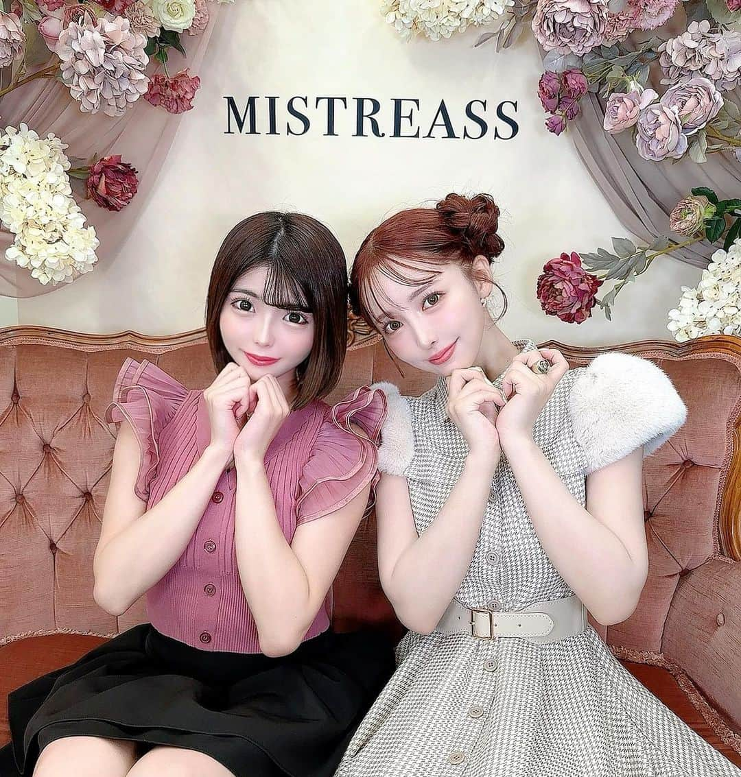 ななぷりんのインスタグラム：「MISTREASSの展示会に行ってきたよ🎀 大好きな三上悠亜ちゃんに会えてすっごく嬉しかった🥰 悠亜ちゃんもお洋服も可愛すぎた👼💕 ノベルティのヘアクリップもゲット出来たから愛用する🫶🏻 帰りにサンリオのドリンクたまたま見つけて飲んだよ🥤」