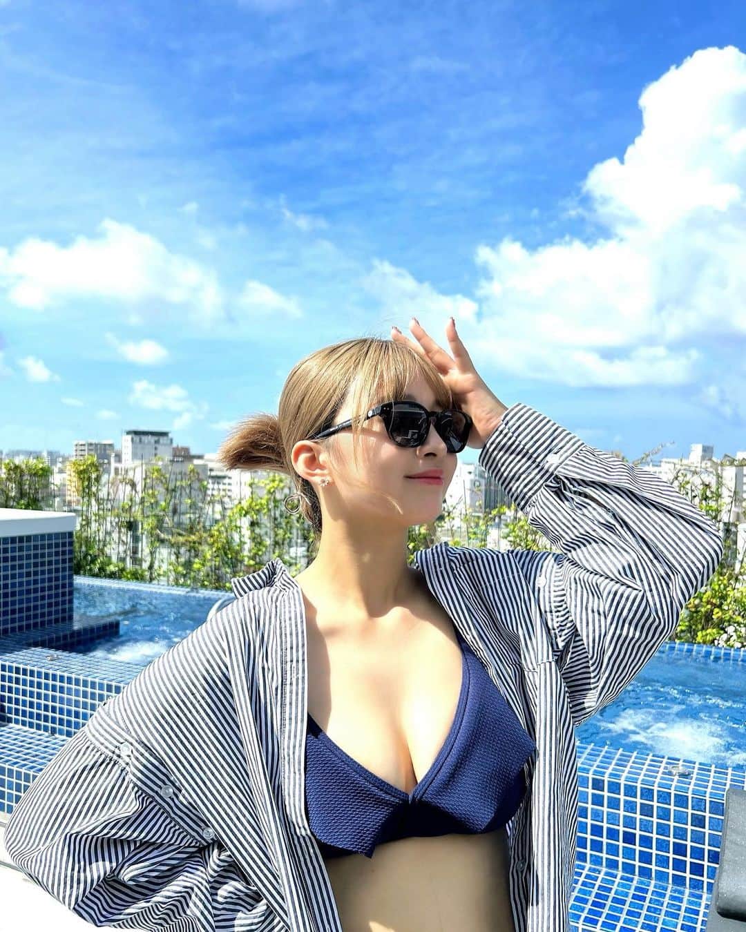 のインスタグラム：「プールも満喫した👙♡ お昼もナイトプールも最高🫰  #southwestgrandhotel  #沖縄」