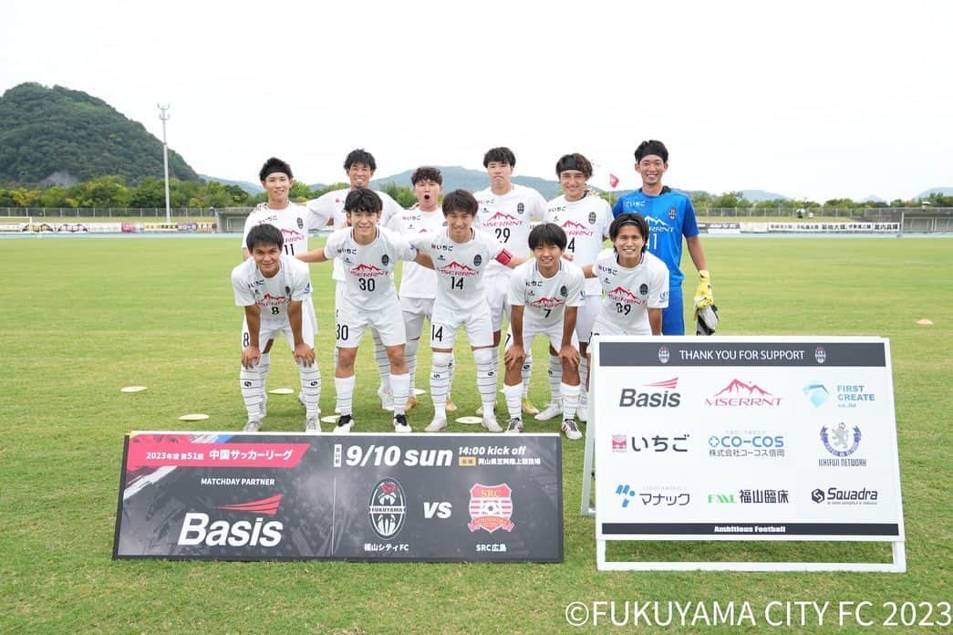 濱口草太さんのインスタグラム写真 - (濱口草太Instagram)「リーグ2連覇☀️ 今までの福山シティfcに関わる全ての人が ONE BIG FAMILY🫶🏻  #39 #カメラに気付いたら #すぐ決めがち #何のポーズか分かった人いるかな」9月11日 20時16分 - sh_522sh