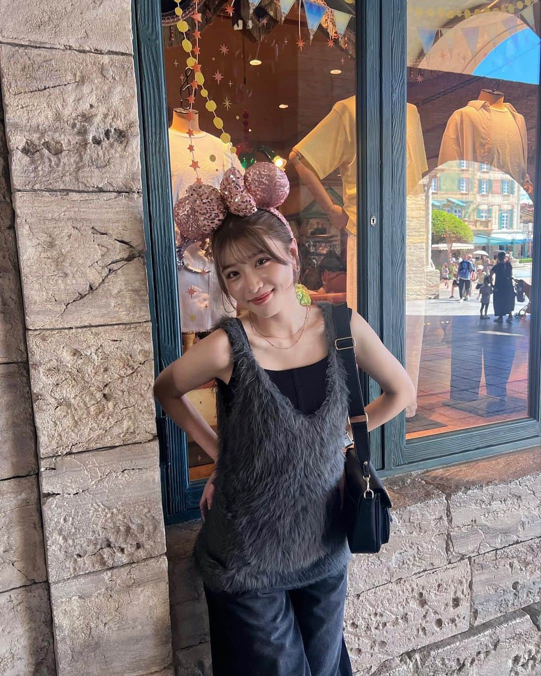 若林真帆のインスタグラム：「少しずつ投稿していきま～す☺︎︎  #ディズニー #ディズニーシー  #ディズニーコーデ」