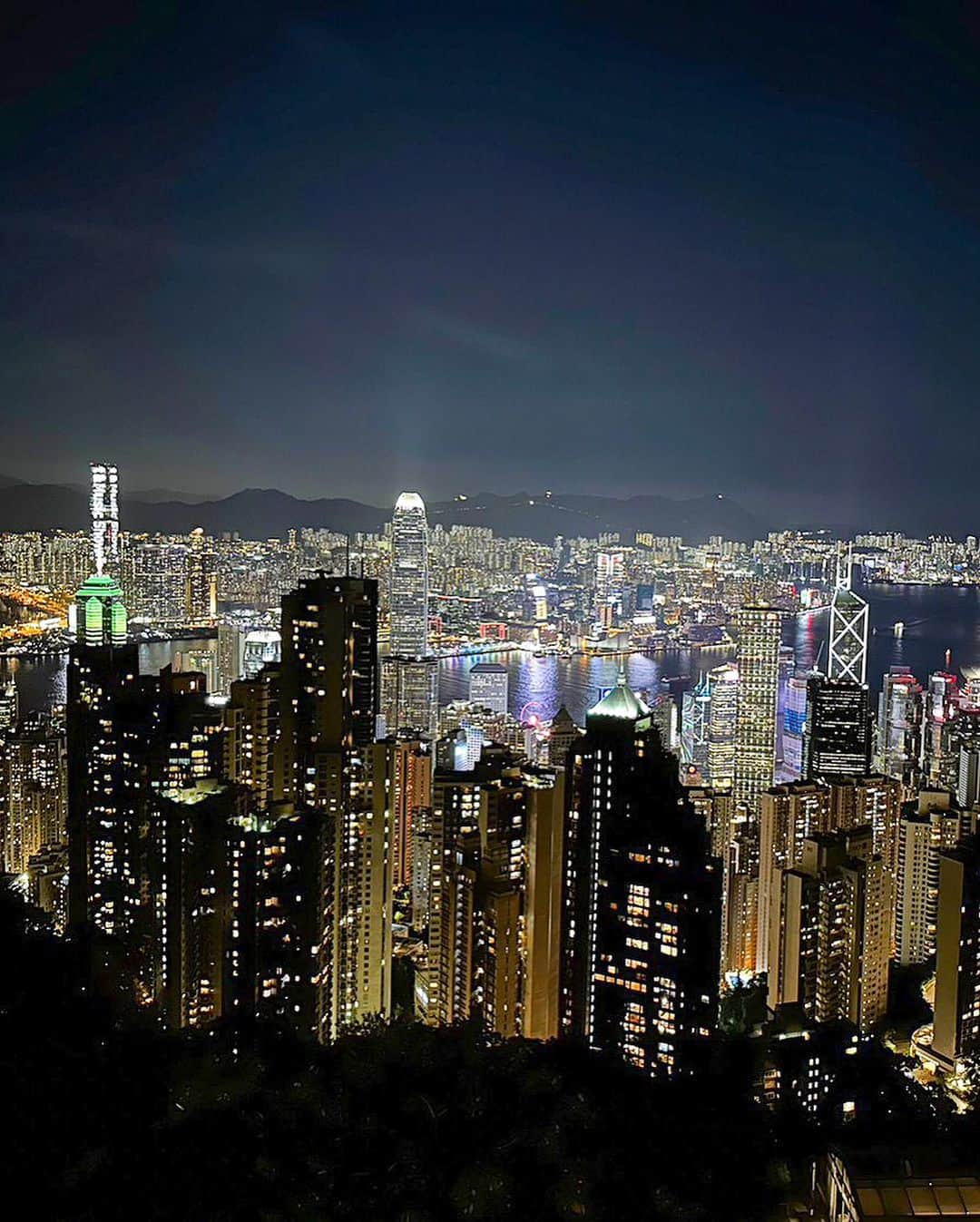 i_am_happpyさんのインスタグラム写真 - (i_am_happpyInstagram)「.  HK night... 🌙🍸☪️🔮💭  #victoriapeak#hokgkong」9月11日 20時14分 - i_am_happpy