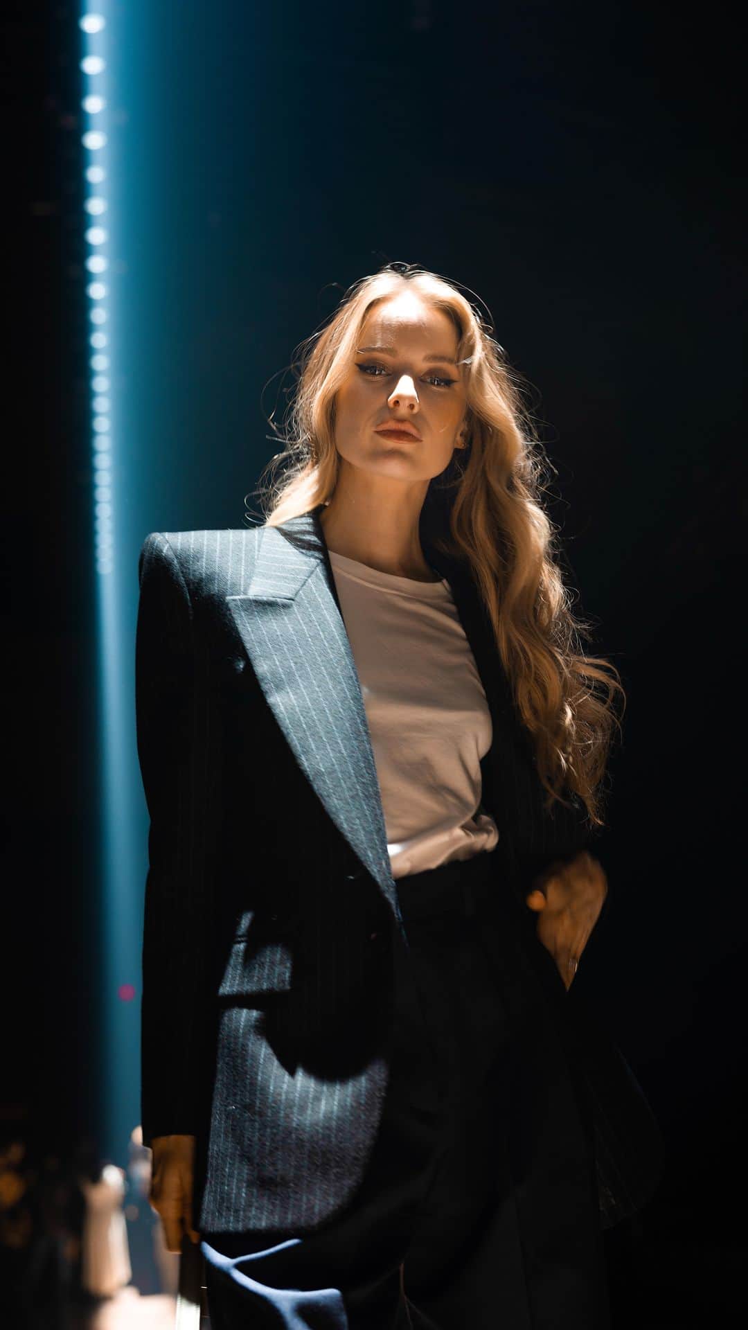 ビクトリアのインスタグラム：「Walking home after the most beautiful @khaite_ny show.」