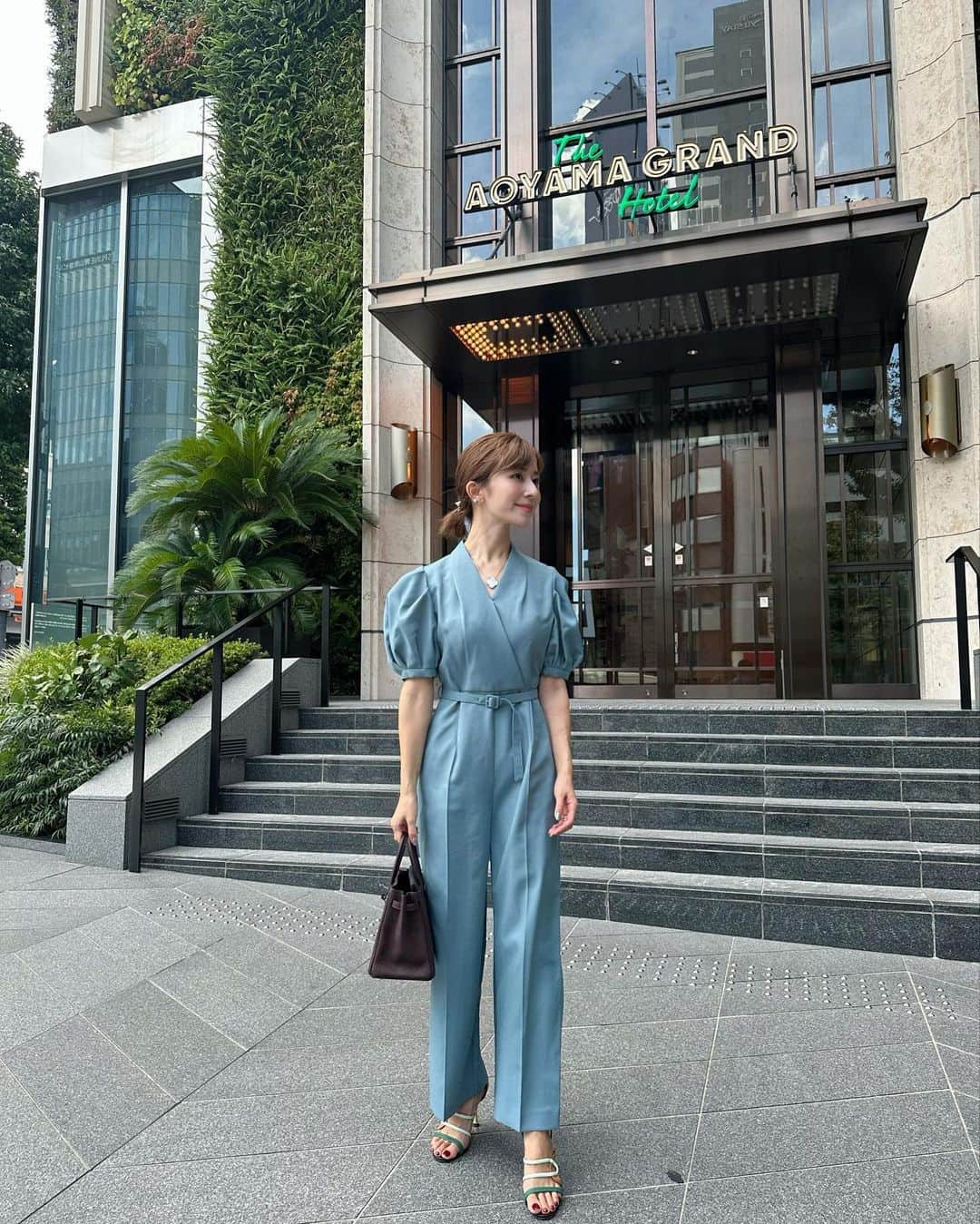 水野佐彩のインスタグラム：「・ 🦋 @chenon_official  先週UPしたYouTubeの時のお洋服🫶🏻 パンツドレスとっても形が良くて可愛い😳✨✨  #おちびコーデ #おちびの輪 #低身長コーデ #Sサイズコーデ #ママコーデ #ママライフ #2020年ベビー #女の子ママ #女の子ベビー #ブルベ夏 #ブルベ #ブルベサマー #ブライトサマー #ブライトスプリング #ソフトクラシック #ウェーブ #骨格診断ウェーブ​」