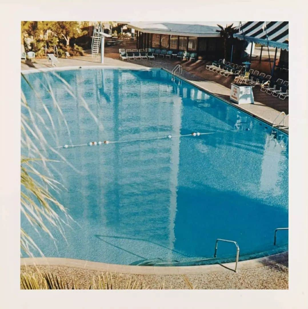 テート・ギャラリーさんのインスタグラム写真 - (テート・ギャラリーInstagram)「Go on, make a splash. 💦   For our #WorkOfTheWeek, we're looking at the first colour photographic series from American artist Edward Ruscha, taken from his book ‘Nine Swimming Pools and a Broken Glass’.   This series continues Ruscha’s project of documenting the Los Angeles landscape. All the pools are located at low-budget motels. These highly artificial leisure spaces can be seen as symbolic of Southern California’s ‘easy living’ culture.    💦 #EdwardRuscha, Pool, 1968, printed 1997 © Edward Ruscha」9月11日 20時18分 - tate