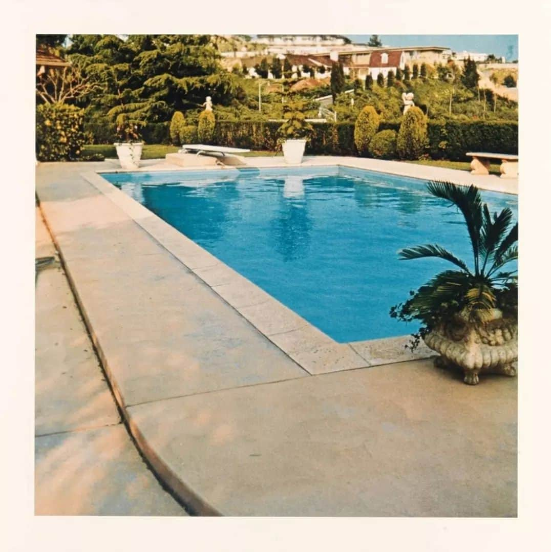 テート・ギャラリーさんのインスタグラム写真 - (テート・ギャラリーInstagram)「Go on, make a splash. 💦   For our #WorkOfTheWeek, we're looking at the first colour photographic series from American artist Edward Ruscha, taken from his book ‘Nine Swimming Pools and a Broken Glass’.   This series continues Ruscha’s project of documenting the Los Angeles landscape. All the pools are located at low-budget motels. These highly artificial leisure spaces can be seen as symbolic of Southern California’s ‘easy living’ culture.    💦 #EdwardRuscha, Pool, 1968, printed 1997 © Edward Ruscha」9月11日 20時18分 - tate