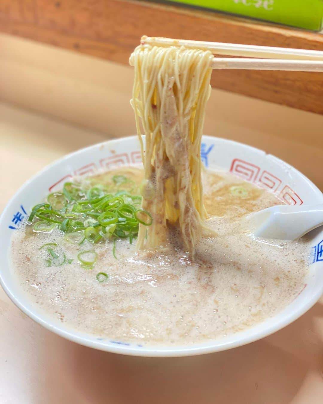 前川由希子さんのインスタグラム写真 - (前川由希子Instagram)「・ 八ちゃん🍜  飲んだ後のラーメンっていいね。 ま、私はノンアルなんだけど。  私は初めての八ちゃんだったけど、 八ちゃんファンが多い理由、 なんだかわかった😎  #八ちゃん  #八ちゃんラーメン  #八ちゃんラーメン薬院店  #ラーメン  #豚骨ラーメン  #博多ラーメン  #博多名物  #深夜のラーメン」9月11日 20時21分 - maekawa.yukiko