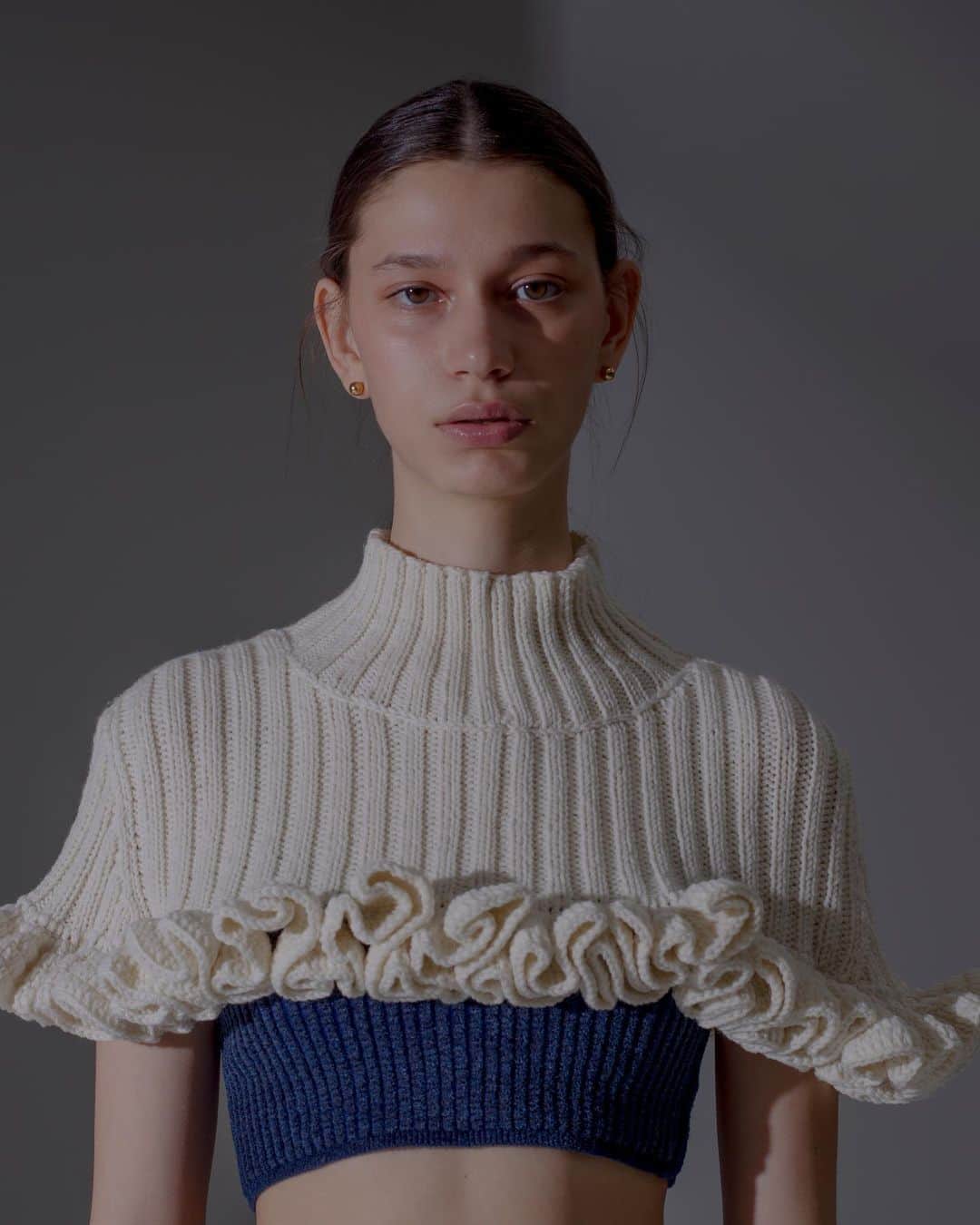 TANのインスタグラム：「TAN FALL/WINTER 2023 Photographer @kiyotakahamamura  Hair @hirokazu_endoo  Makeup @tamayoyamamoto  Model @sasa_svecova #handknit」