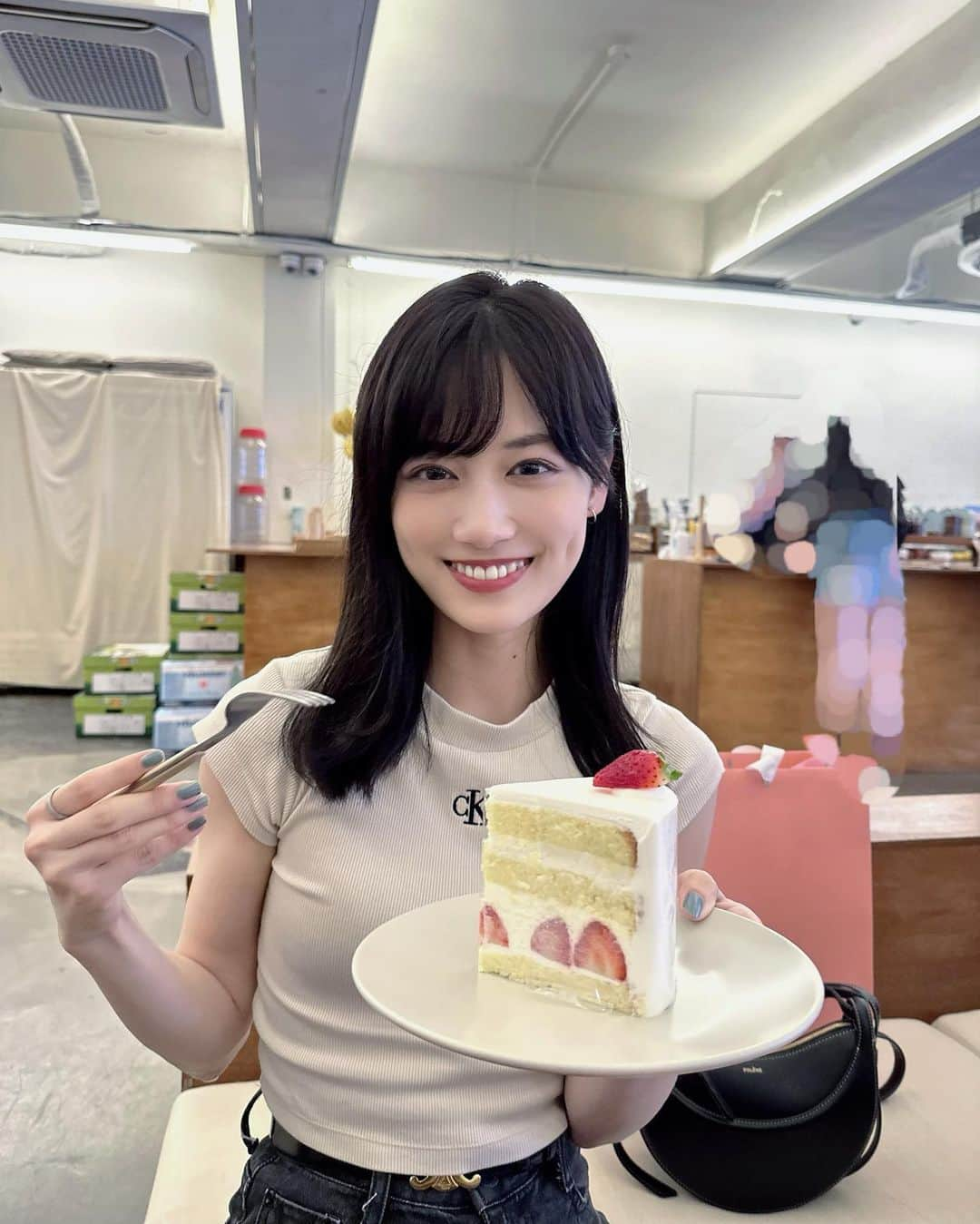 山下美月のインスタグラム：「☕️🍰」