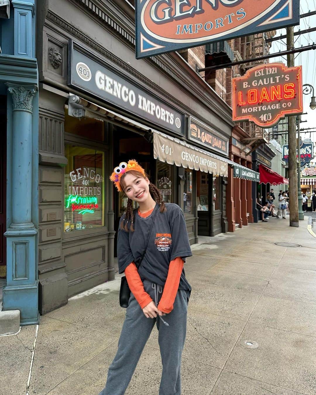 YUKIKOのインスタグラム：「. ラフコーデふらっと行こうの会USJ🌏 オレンジコーデだったから カチューシャはゾーイにした🧡 もふもふで可愛い🫶🏻  ハロウィンユニバ始まったね〜🎃✨  #ユニバ #ユニバコーデ #ゾーイ #ユニバカチューシャ #ユニバハロウィン #USJ #universalstudiosjapan」