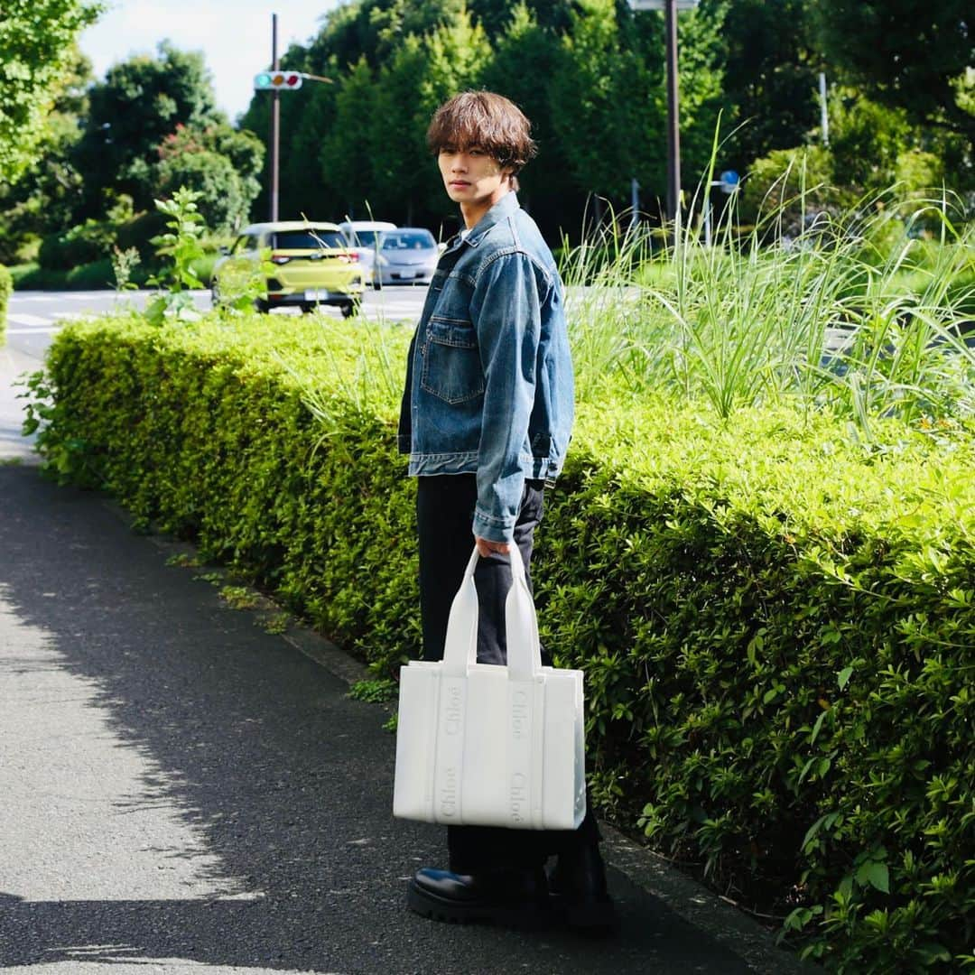 川村壱馬さんのインスタグラム写真 - (川村壱馬Instagram)「Chloé"Woody"tote  Chloé’s classic logo features,  with a modern and minimal silhouette is beautiful.  Loving the atmosphere created by it’s fine leather.  @chloe  #Chloe」9月11日 20時30分 - rmpg_kazuma_kawamura