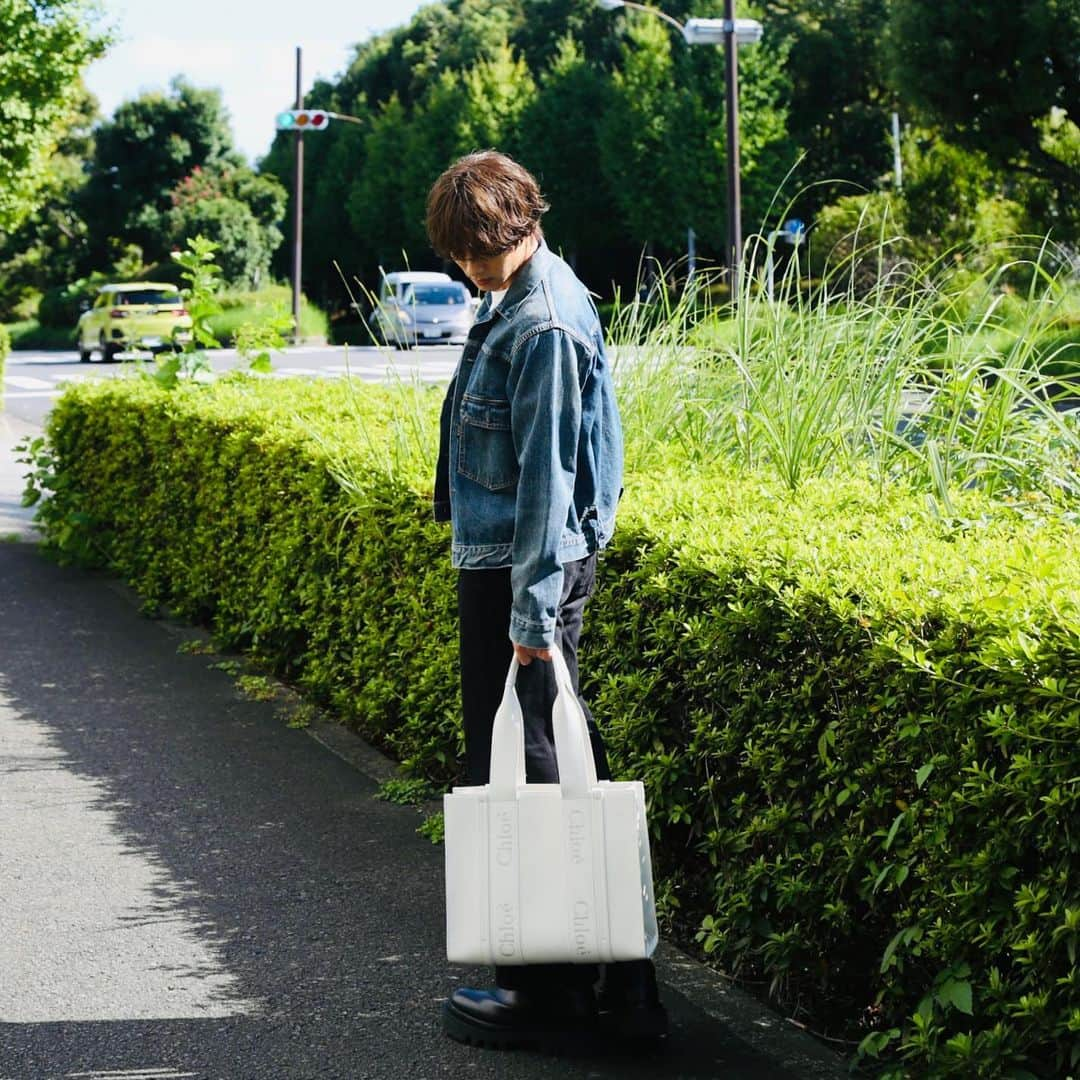 川村壱馬さんのインスタグラム写真 - (川村壱馬Instagram)「Chloé"Woody"tote  Chloé’s classic logo features,  with a modern and minimal silhouette is beautiful.  Loving the atmosphere created by it’s fine leather.  @chloe  #Chloe」9月11日 20時30分 - rmpg_kazuma_kawamura