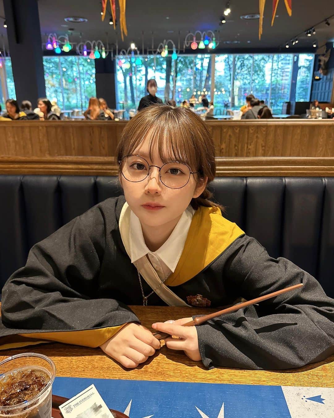 栞麗のインスタグラム：「たくさん歩いて疲れ果てていく3コマ」