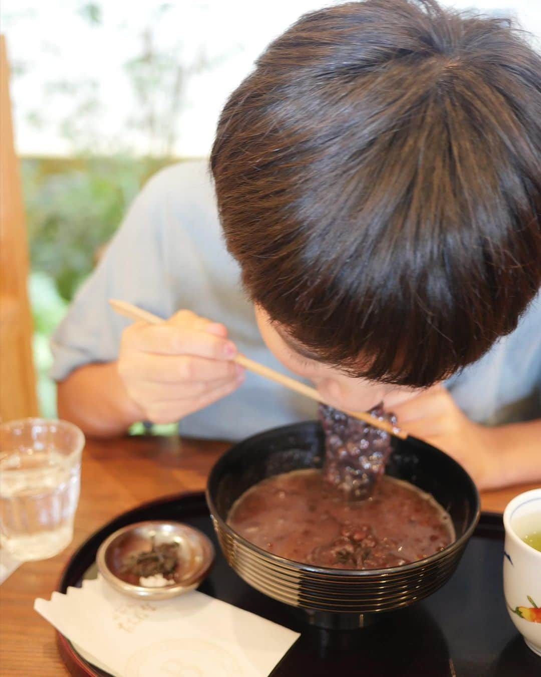 Miki Kanekoさんのインスタグラム写真 - (Miki KanekoInstagram)「いい加減夏休みの投稿終わらせたいので島根で食べた美味しいものまとめて😂🙏🍡  清水茶屋ゆう心 （1〜5枚目） 安来の清水寺にある茶屋🍵ここもお庭が綺麗✨ 割子そばが有名だけど ここのは私はあったかいそばの方が好きだった♡  日本茶カフェ スカラベ136 @scarab_teacafe （6.7枚目） 抹茶モンブランは中に大福入ってた🍵  清松庵たちばな  @libido_104 （8.9枚目） 宍道湖が見えるカフェスペースで美味しい和スイーツが食べられる♡ 古代餅のおしるこがすごく美味しかった！ お餅のプチプチ感がたまらん🥹 👦🏻が好きな葛切りも。  最後10枚目は 夏休みの宿題で👦🏻が作ってくれた朝ごはん🥪♡  #清松庵たちばな  #日本茶カフェスカラベ  #清水茶屋ゆう心   #夏休みの思い出 #島根#島根県 #松江#松江市  #安来#安来市  #島根観光#島根旅行#島根グルメ#島根カフェ#松江カフェ#松江グルメ#松江観光#安来カフェ」9月11日 20時36分 - mikiaoba