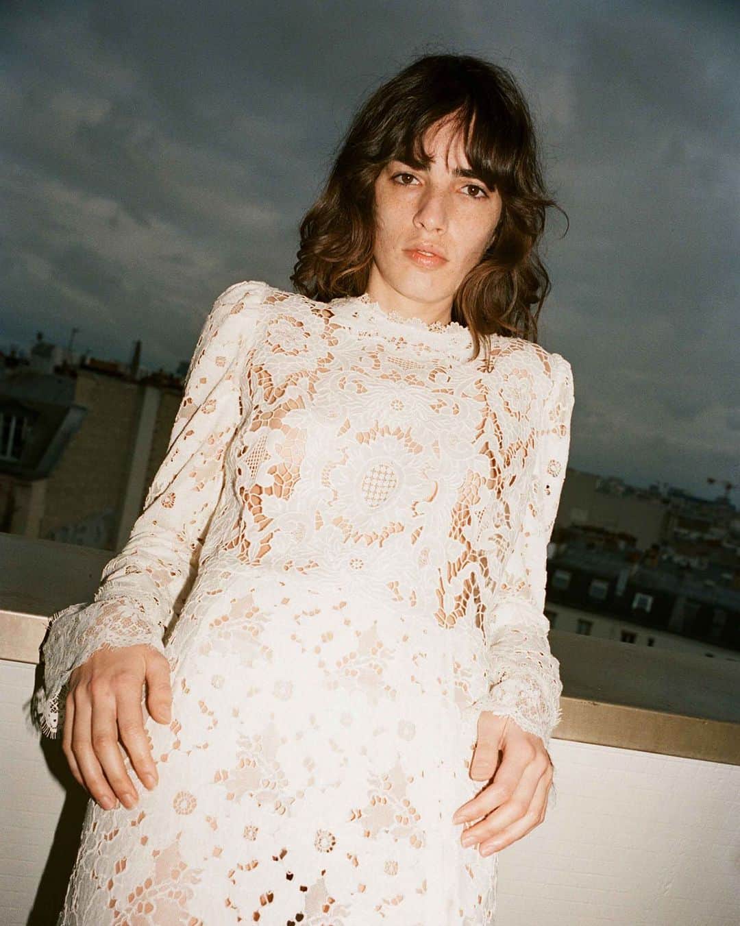 シー ニューヨークのインスタグラム：「The Dalia lace dress 🕊 #seanewyork」