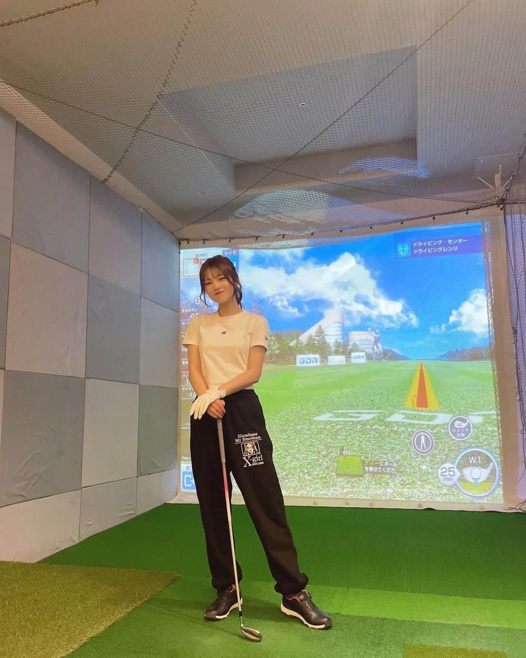 森みはるのインスタグラム：「楽天GOLFチャンネルさんの企画でゴルフデビューしました⛳️  この日まだ始めたばかりのほやほやなのでできないことだらけですが また少し成長したら自分のSNSでも動画とかのせられるかな、、？ そのときはアドバイスたくさんお願いします！ 初心者の方も一緒に始めよ！🩵 楽天GOLFチャンネルさんで色んなことを教わっているのできっと皆さんも勉強になるはず！  YouTubeで『楽天GOLFチャンネル』ぜひチェックしてください！⛳️  #ゴルフ女子#ゴルフレッスン」