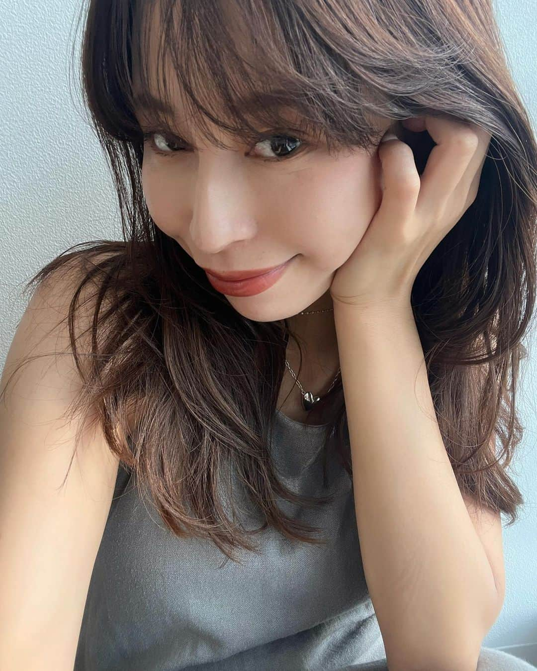 佐藤有里さんのインスタグラム写真 - (佐藤有里Instagram)「. 私史上１番好きかも😳なリップに出逢えた💄✨ . ▶︎ @maccosmeticsjapan  ラスターガラス  #ライクアイワズセイイング  . PRでもなんでもないんだけど、イエベ肌に馴染むこっくりブラウンレッドで秋メイクにもってこいなおすすめカラーです🍁 シアーだから深い色なのに軽さと抜け感もあって可愛すぎるー！！！！！！ .」9月11日 20時51分 - yuri_212